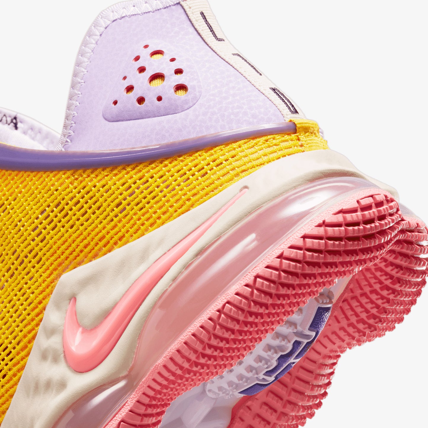 LeBron XIX Low "Mismatch"