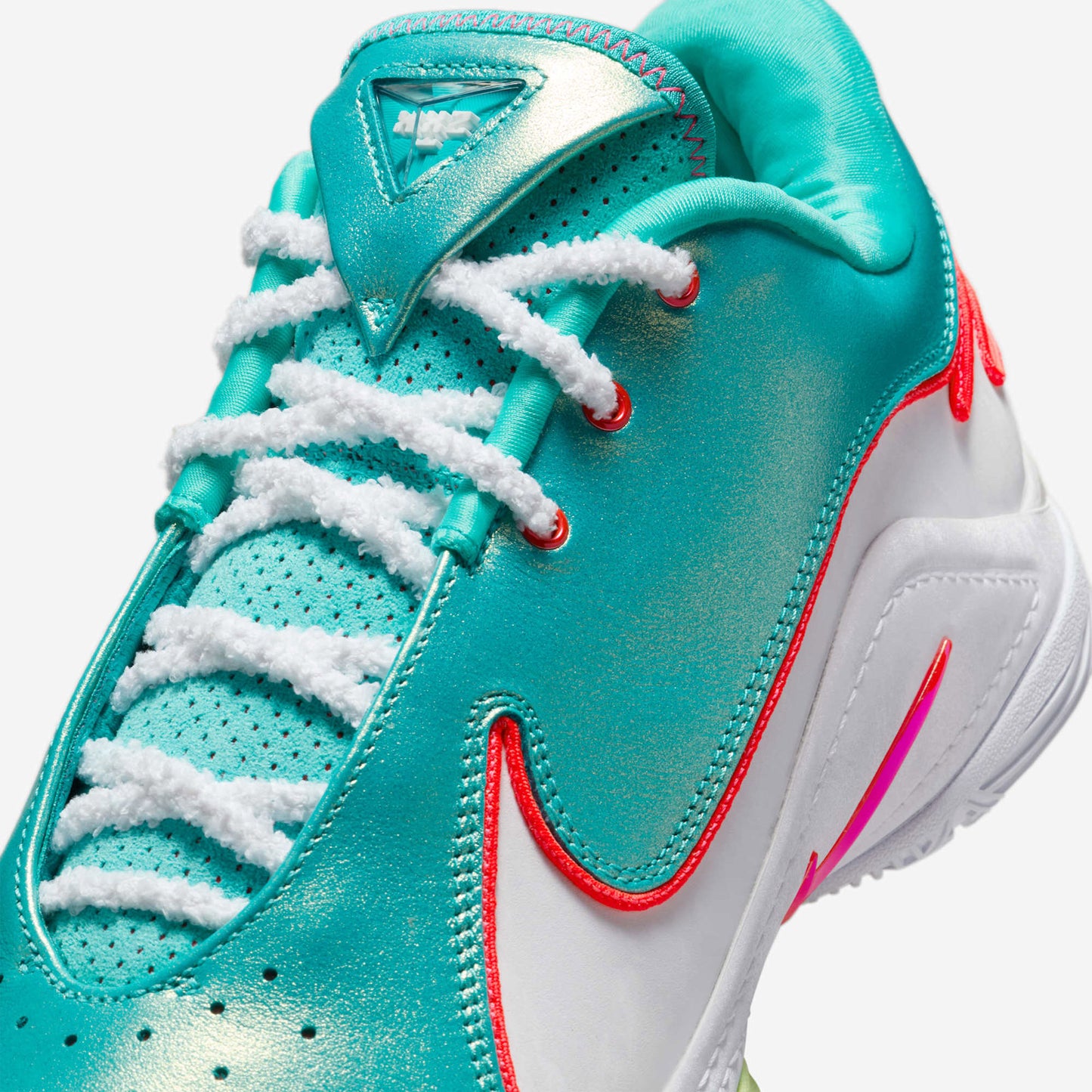 LeBron XXII "Christmas"