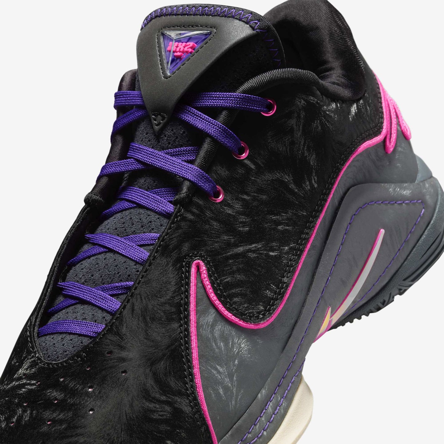 LeBron XXII "Tunnel Vision"