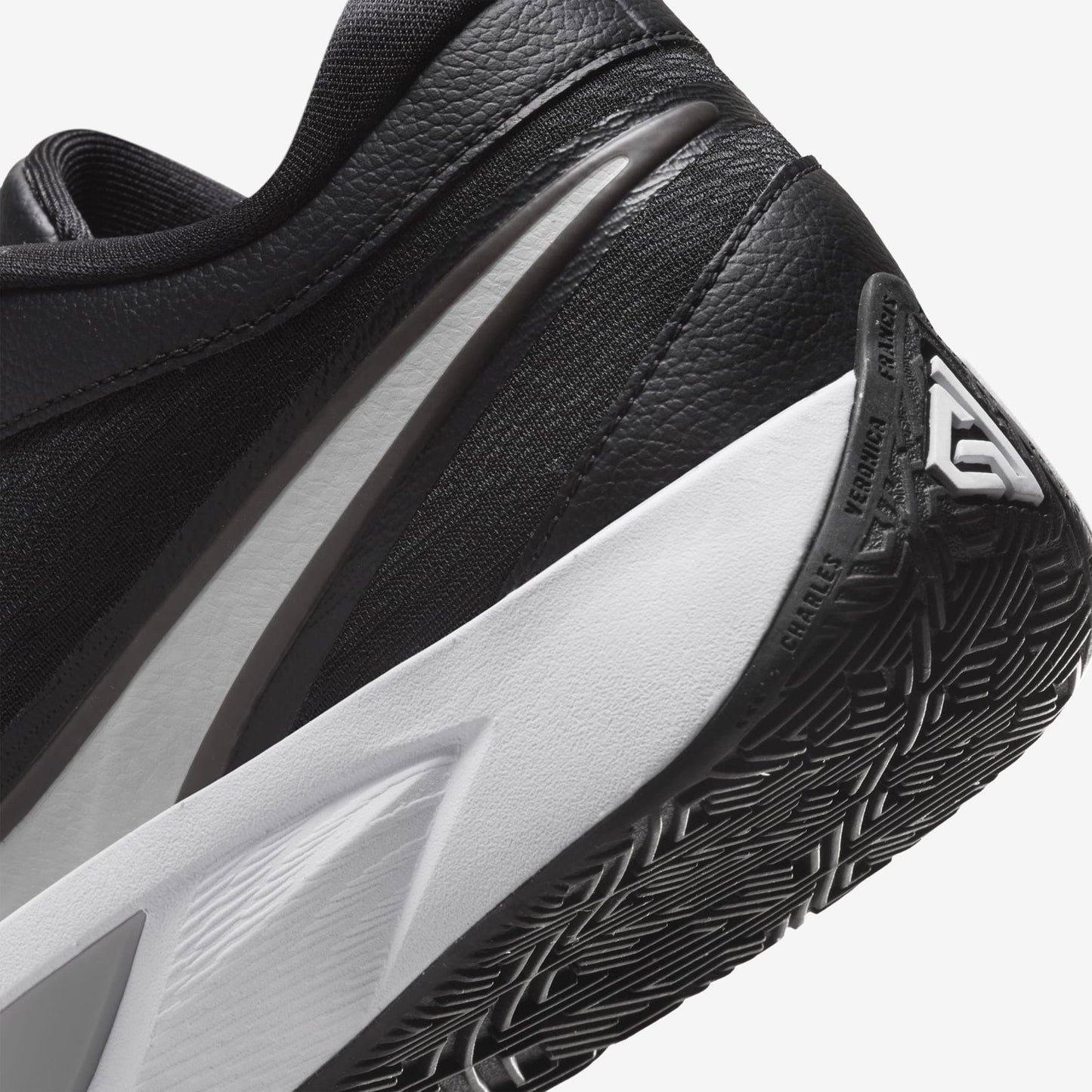 Zoom Freak 6 "Black White"