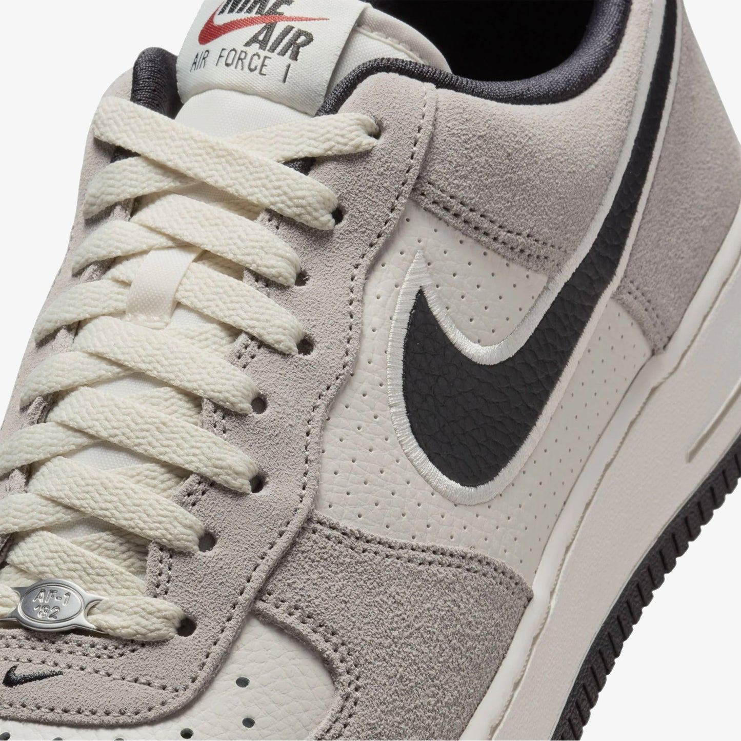 Air Force 1 07 LV8 "Phantom Black"