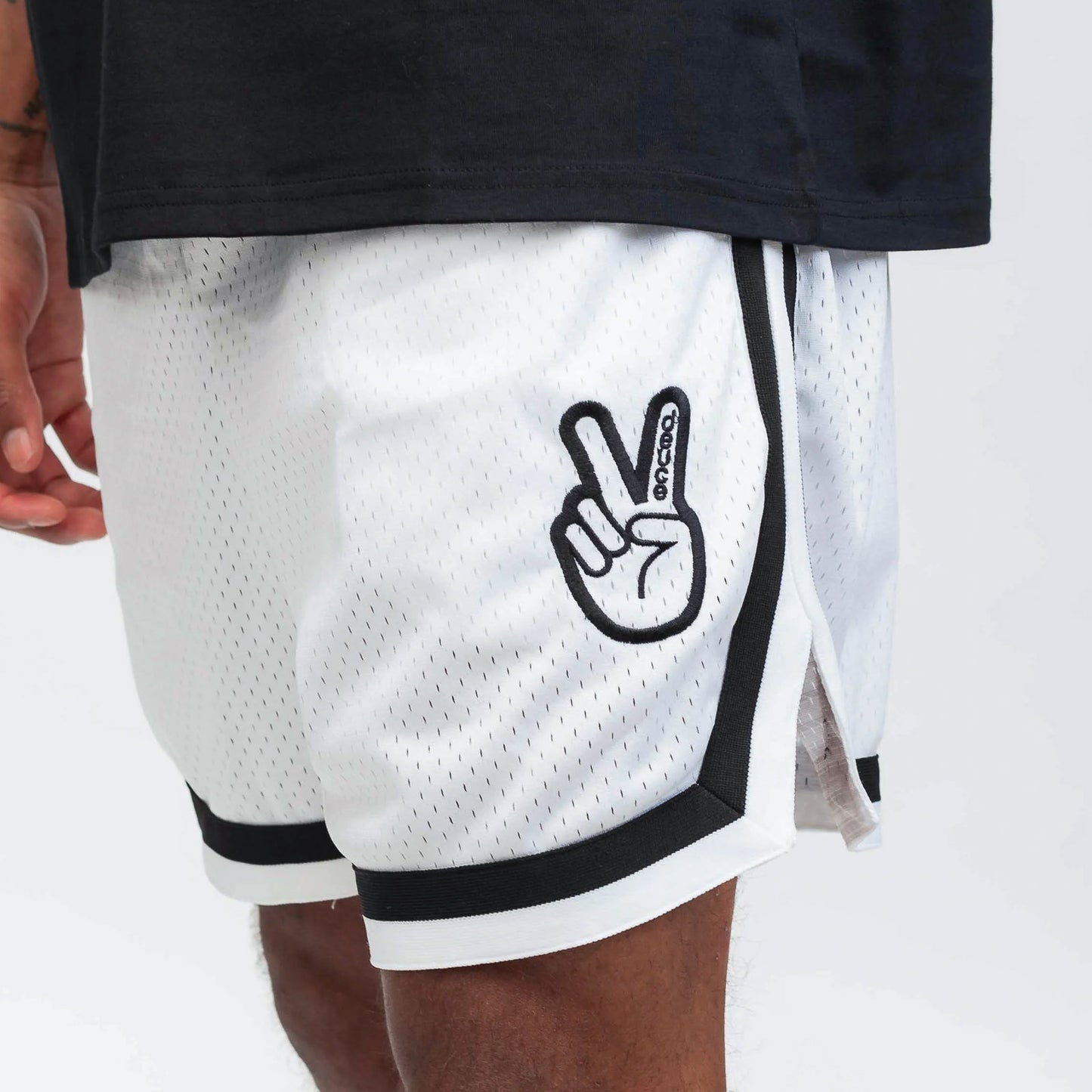 Vibe Shorts 2.0 "White Black"